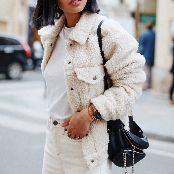 Womens Levis Oversized Sherpa Trucker 